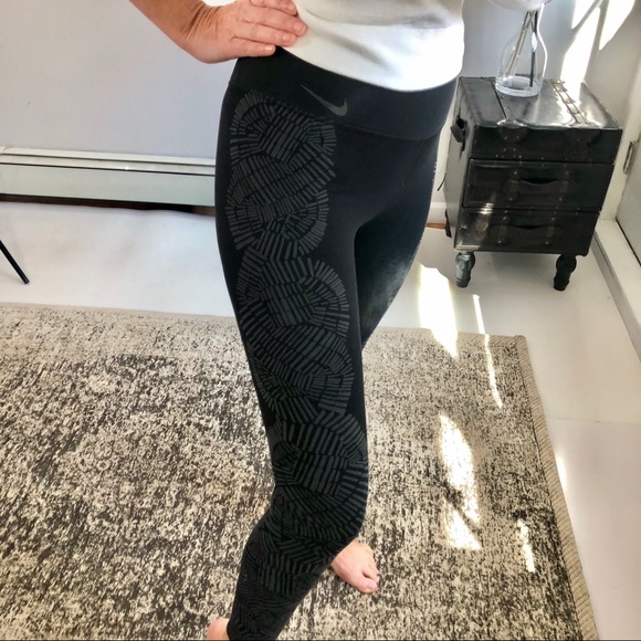 NIKE DRI FIT TATTOO DESIGN LEGGINGS EUC SZ MED - Picture 2 of 7